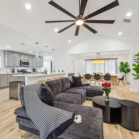 Beautiful 3Bd 2Bath Comfortable Home In Houston